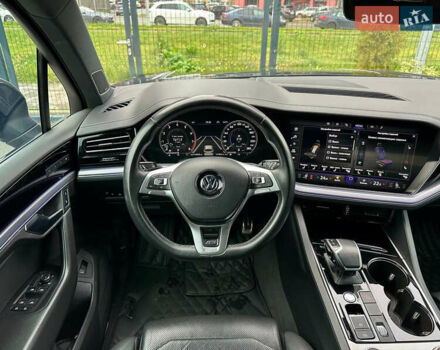 Черный Фольксваген Туарег, объемом двигателя 3 л и пробегом 141 тыс. км за 48500 $, фото 48 на Automoto.ua