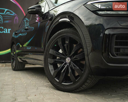 Черный Фольксваген Туарег, объемом двигателя 3.96 л и пробегом 170 тыс. км за 57777 $, фото 5 на Automoto.ua