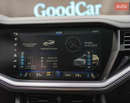 Черный Фольксваген Туарег, объемом двигателя 3.96 л и пробегом 170 тыс. км за 57777 $, фото 80 на Automoto.ua