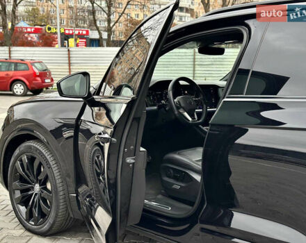 Черный Фольксваген Туарег, объемом двигателя 2.97 л и пробегом 129 тыс. км за 48500 $, фото 23 на Automoto.ua