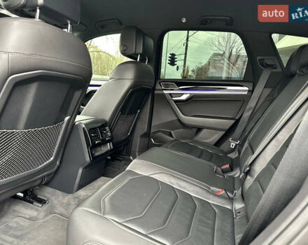 Черный Фольксваген Туарег, объемом двигателя 2.97 л и пробегом 129 тыс. км за 48500 $, фото 41 на Automoto.ua