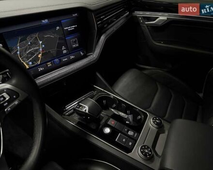 Черный Фольксваген Туарег, объемом двигателя 2.97 л и пробегом 123 тыс. км за 49900 $, фото 32 на Automoto.ua