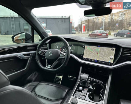 Черный Фольксваген Туарег, объемом двигателя 2.97 л и пробегом 129 тыс. км за 48500 $, фото 50 на Automoto.ua