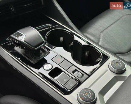 Черный Фольксваген Туарег, объемом двигателя 2.97 л и пробегом 129 тыс. км за 48500 $, фото 34 на Automoto.ua