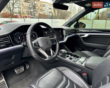 Черный Фольксваген Туарег, объемом двигателя 2.97 л и пробегом 129 тыс. км за 48500 $, фото 21 на Automoto.ua