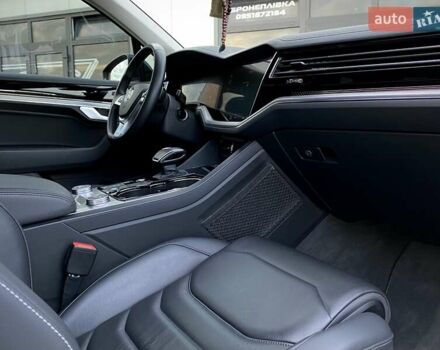 Черный Фольксваген Туарег, объемом двигателя 2.97 л и пробегом 130 тыс. км за 46999 $, фото 63 на Automoto.ua