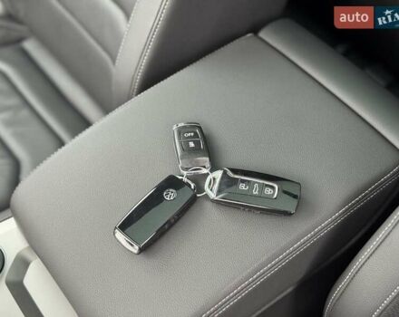 Черный Фольксваген Туарег, объемом двигателя 2.97 л и пробегом 98 тыс. км за 59980 $, фото 56 на Automoto.ua