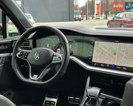 Черный Фольксваген Туарег, объемом двигателя 2.97 л и пробегом 129 тыс. км за 48500 $, фото 44 на Automoto.ua