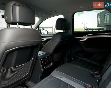 Черный Фольксваген Туарег, объемом двигателя 2.97 л и пробегом 130 тыс. км за 46500 $, фото 54 на Automoto.ua