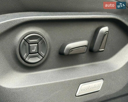 Черный Фольксваген Туарег, объемом двигателя 3 л и пробегом 141 тыс. км за 48500 $, фото 43 на Automoto.ua