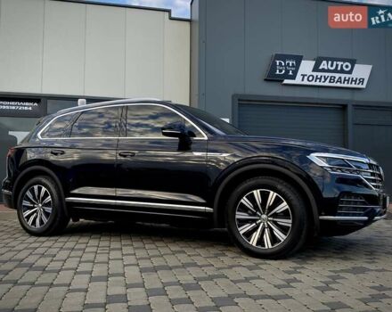 Черный Фольксваген Туарег, объемом двигателя 2.97 л и пробегом 130 тыс. км за 46999 $, фото 2 на Automoto.ua