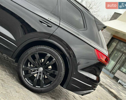 Черный Фольксваген Туарег, объемом двигателя 2.97 л и пробегом 129 тыс. км за 48500 $, фото 14 на Automoto.ua