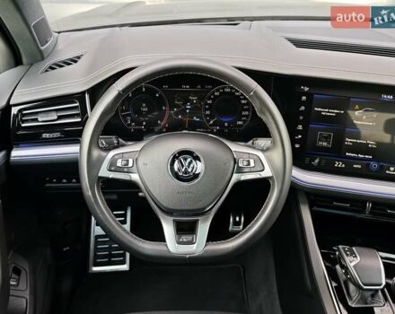 Черный Фольксваген Туарег, объемом двигателя 2.97 л и пробегом 98 тыс. км за 59980 $, фото 38 на Automoto.ua