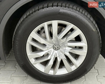 Черный Фольксваген Туарег, объемом двигателя 3 л и пробегом 188 тыс. км за 44555 $, фото 90 на Automoto.ua