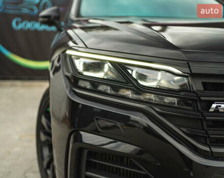 Черный Фольксваген Туарег, объемом двигателя 3.96 л и пробегом 170 тыс. км за 57777 $, фото 6 на Automoto.ua