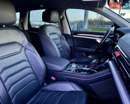 Черный Фольксваген Туарег, объемом двигателя 2.97 л и пробегом 165 тыс. км за 39900 $, фото 26 на Automoto.ua