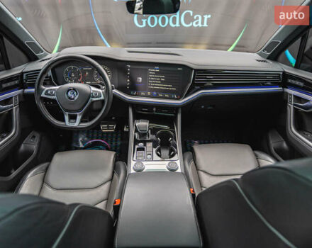 Черный Фольксваген Туарег, объемом двигателя 3.96 л и пробегом 170 тыс. км за 57777 $, фото 95 на Automoto.ua