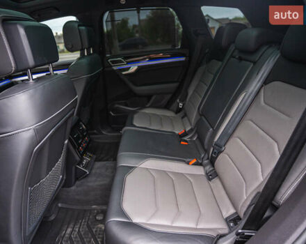 Черный Фольксваген Туарег, объемом двигателя 3.96 л и пробегом 170 тыс. км за 57777 $, фото 94 на Automoto.ua