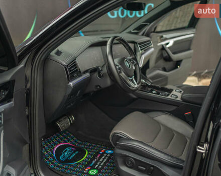 Черный Фольксваген Туарег, объемом двигателя 3.96 л и пробегом 170 тыс. км за 57777 $, фото 43 на Automoto.ua