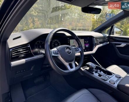 Черный Фольксваген Туарег, объемом двигателя 2.97 л и пробегом 194 тыс. км за 48200 $, фото 25 на Automoto.ua