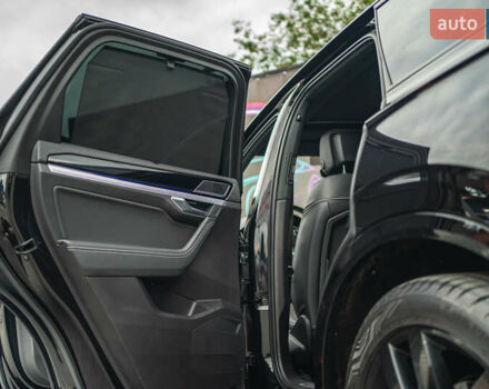 Черный Фольксваген Туарег, объемом двигателя 3.96 л и пробегом 170 тыс. км за 57777 $, фото 56 на Automoto.ua