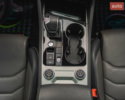 Черный Фольксваген Туарег, объемом двигателя 3.96 л и пробегом 170 тыс. км за 57777 $, фото 71 на Automoto.ua