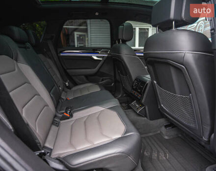 Черный Фольксваген Туарег, объемом двигателя 3.96 л и пробегом 170 тыс. км за 57777 $, фото 96 на Automoto.ua