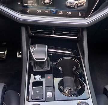 Черный Фольксваген Туарег, объемом двигателя 2.97 л и пробегом 163 тыс. км за 51500 $, фото 26 на Automoto.ua