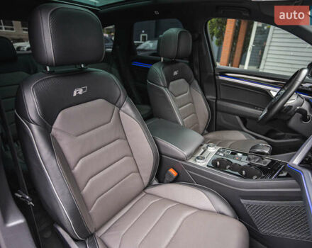 Черный Фольксваген Туарег, объемом двигателя 3.96 л и пробегом 170 тыс. км за 57777 $, фото 100 на Automoto.ua