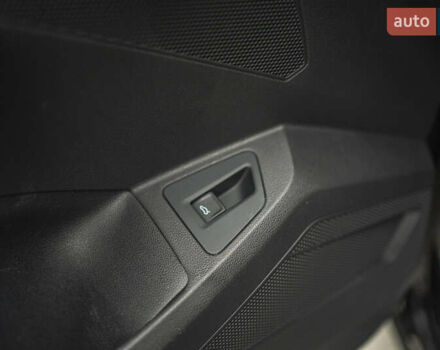 Черный Фольксваген Туарег, объемом двигателя 3.96 л и пробегом 170 тыс. км за 57777 $, фото 47 на Automoto.ua