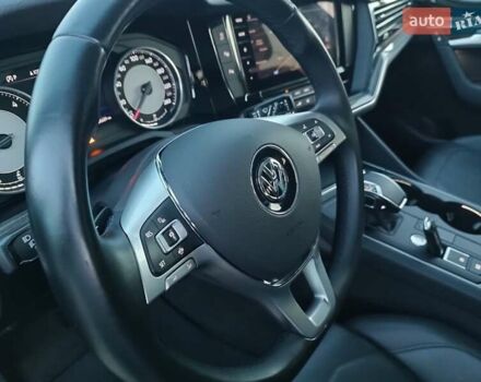 Черный Фольксваген Туарег, объемом двигателя 2.97 л и пробегом 255 тыс. км за 42000 $, фото 32 на Automoto.ua