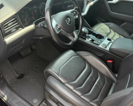 Черный Фольксваген Туарег, объемом двигателя 3 л и пробегом 163 тыс. км за 40000 $, фото 5 на Automoto.ua