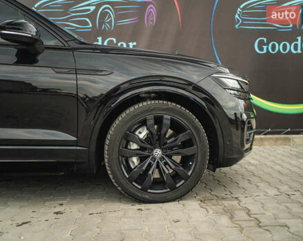 Черный Фольксваген Туарег, объемом двигателя 3.96 л и пробегом 170 тыс. км за 57777 $, фото 24 на Automoto.ua