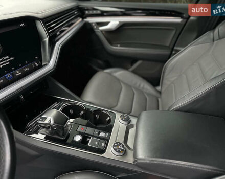 Черный Фольксваген Туарег, объемом двигателя 3 л и пробегом 115 тыс. км за 45500 $, фото 58 на Automoto.ua