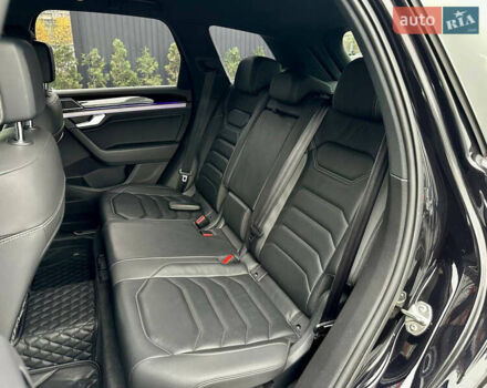 Черный Фольксваген Туарег, объемом двигателя 3 л и пробегом 141 тыс. км за 48500 $, фото 45 на Automoto.ua