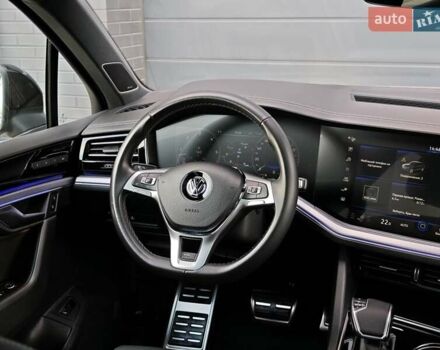 Черный Фольксваген Туарег, объемом двигателя 2.97 л и пробегом 98 тыс. км за 59980 $, фото 52 на Automoto.ua