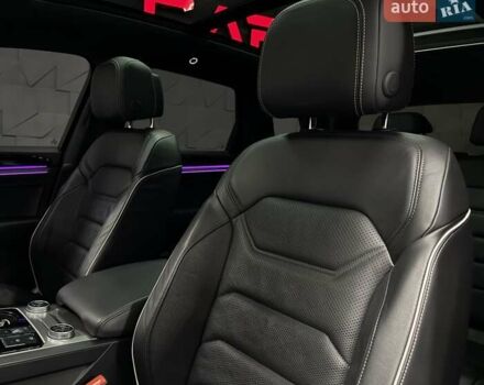 Чорний Фольксваген Туарег, об'ємом двигуна 3.96 л та пробігом 138 тис. км за 64500 $, фото 44 на Automoto.ua