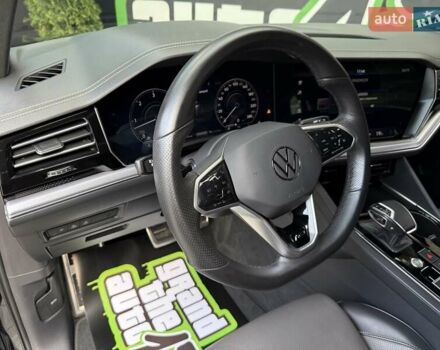 Черный Фольксваген Туарег, объемом двигателя 2.97 л и пробегом 138 тыс. км за 56800 $, фото 51 на Automoto.ua