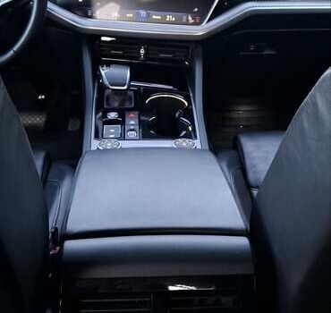 Фольксваген Туарег 2020 у Ахтырке на Automoto.ua Чорний Фольксваген Туарег, об'ємом двигуна 2.97 л та пробігом 150 тис. км за 52700 $, фото 45 на Automoto.ua