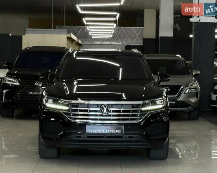 Черный Фольксваген Туарег, объемом двигателя 2.97 л и пробегом 100 тыс. км за 51999 $, фото 3 на Automoto.ua
