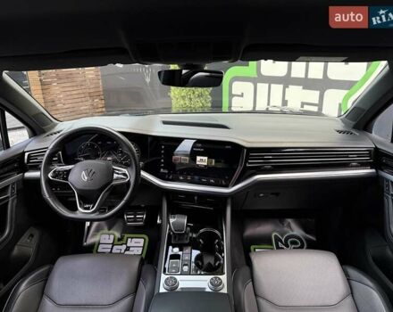 Черный Фольксваген Туарег, объемом двигателя 2.97 л и пробегом 138 тыс. км за 56800 $, фото 52 на Automoto.ua