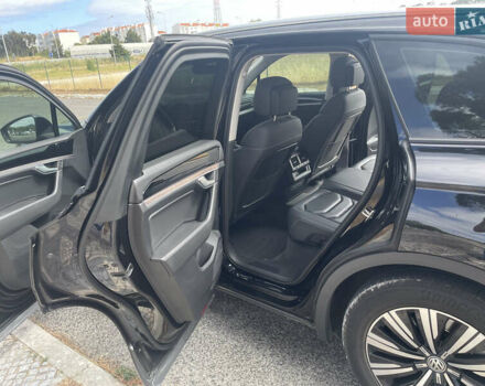 Черный Фольксваген Туарег, объемом двигателя 2.99 л и пробегом 100 тыс. км за 48000 $, фото 9 на Automoto.ua