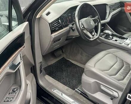 Чорний Фольксваген Туарег, об'ємом двигуна 3 л та пробігом 145 тис. км за 49990 $, фото 7 на Automoto.ua