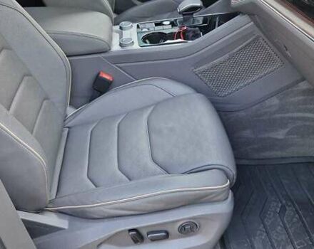 Черный Фольксваген Туарег, объемом двигателя 2.97 л и пробегом 66 тыс. км за 58800 $, фото 34 на Automoto.ua