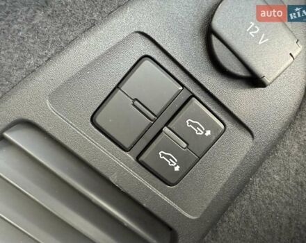 Черный Фольксваген Туарег, объемом двигателя 3 л и пробегом 101 тыс. км за 49200 $, фото 1 на Automoto.ua