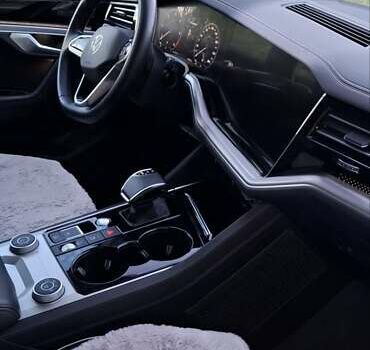 Фольксваген Туарег 2020 у Ахтырке на Automoto.ua Чорний Фольксваген Туарег, об'ємом двигуна 2.97 л та пробігом 150 тис. км за 52700 $, фото 52 на Automoto.ua