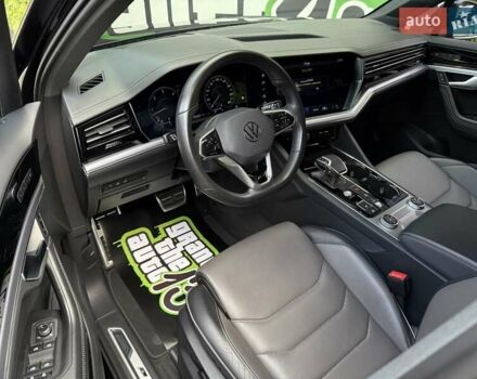 Черный Фольксваген Туарег, объемом двигателя 2.97 л и пробегом 138 тыс. км за 56800 $, фото 46 на Automoto.ua