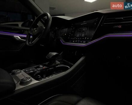 Чорний Фольксваген Туарег, об'ємом двигуна 3.96 л та пробігом 138 тис. км за 64500 $, фото 61 на Automoto.ua