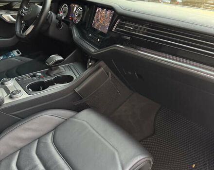 Черный Фольксваген Туарег, объемом двигателя 2.97 л и пробегом 49 тыс. км за 49800 $, фото 7 на Automoto.ua