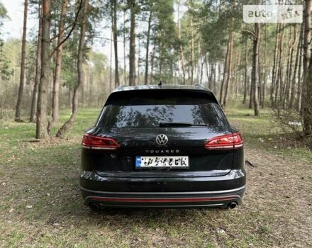 Черный Фольксваген Туарег, объемом двигателя 2.97 л и пробегом 177 тыс. км за 44000 $, фото 4 на Automoto.ua